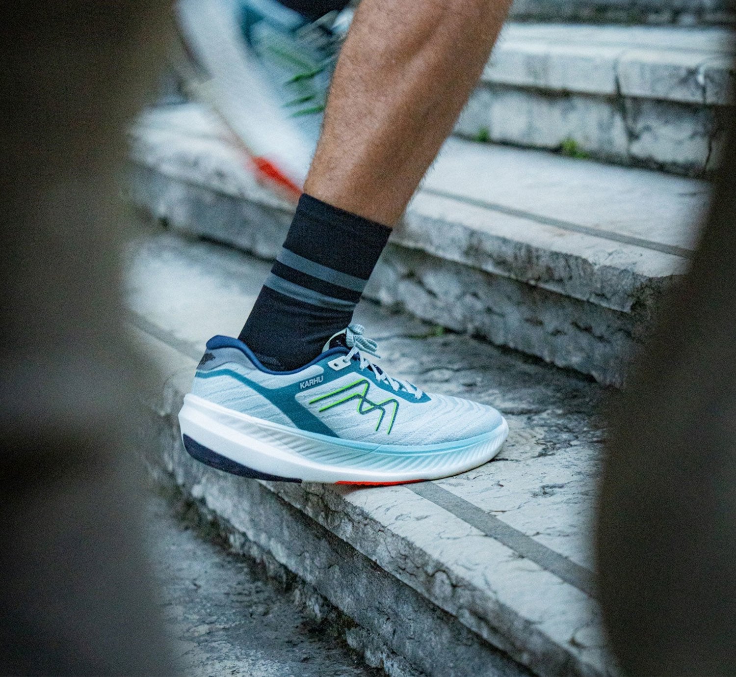 KARHU-MENS-FUSION-4.0--SKY-GRAY-GREEN-FLASH-F101010