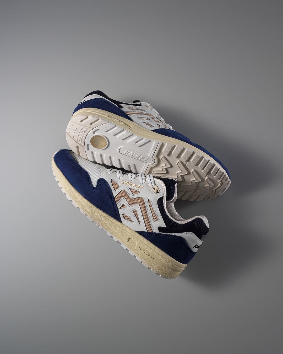 karhu Legacy 96 - true navy / irish cream